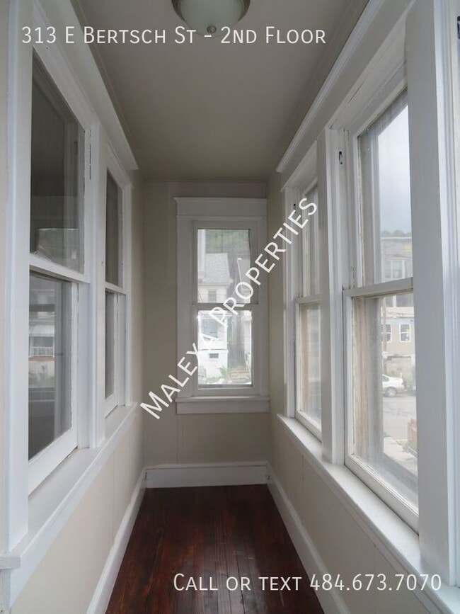 Building Photo - 313 E Bertsch St