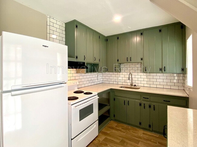 Building Photo - 311 Lake Annie Dr