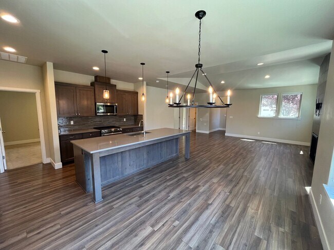 Building Photo - Single Level Home in Unique Bend Neighborhood
