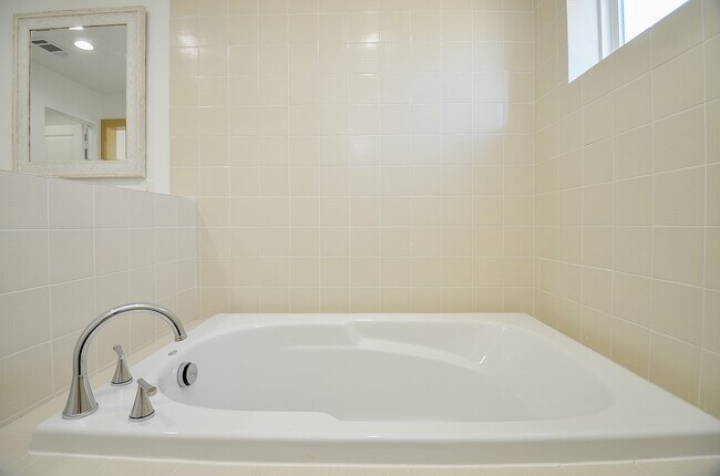 Building Photo - 15000 S Richmond Ave