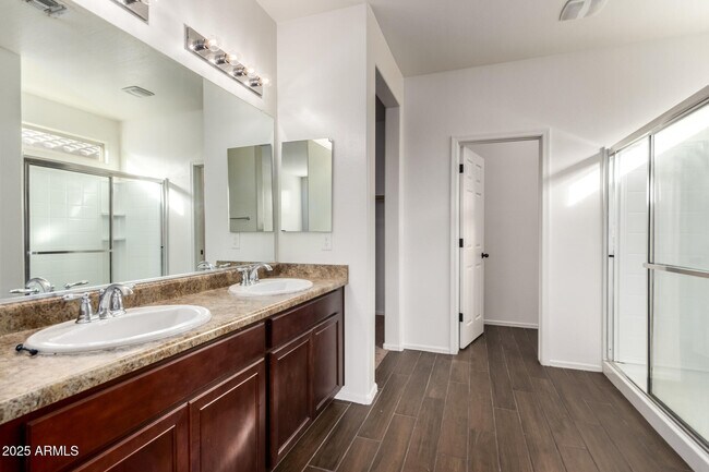 Building Photo - 2934 S 104th Ln