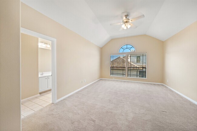 Building Photo - 2406 Calumet St