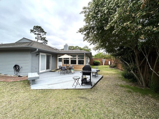 Building Photo - 6-month SUMMER rental within minutes of Wrightsville Beach!