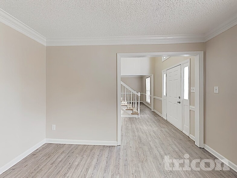 Building Photo - 9010 Whitetail Ct