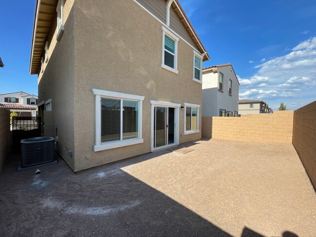 Building Photo - 3 BED 2.5 BATH 2 CAR GARAGE SINGLE FAMILY ...