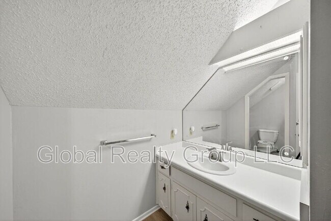 Building Photo - 133 Thomas Edison Dr