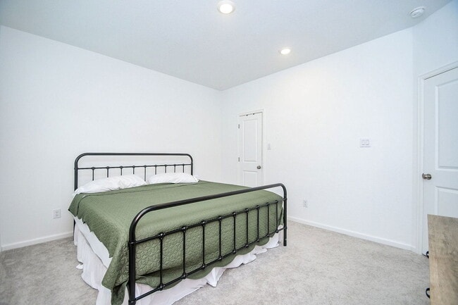Building Photo - 28722 Mount Bonnell Dr