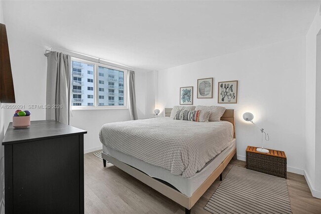Building Photo - 345 Ocean Dr
