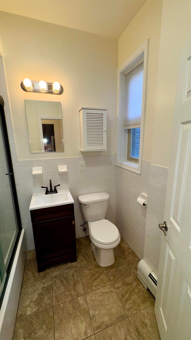 Building Photo - 76 Beacon Ave