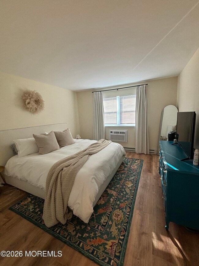 Building Photo - 410 8th Ave