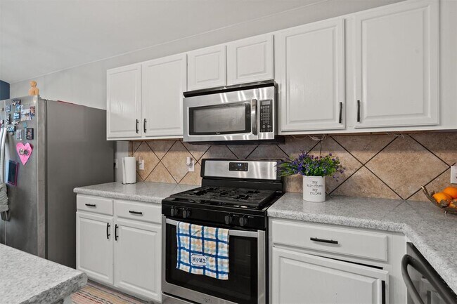 Building Photo - 18029 Basket Flower Bend