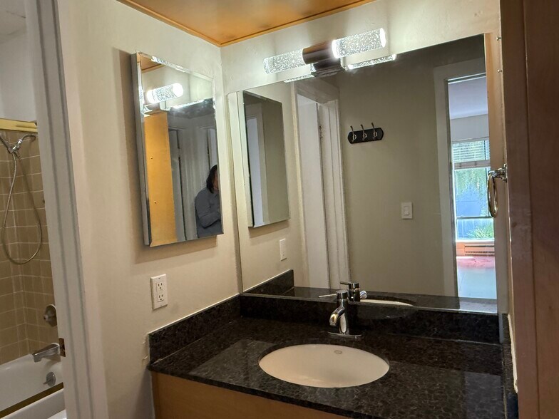 Building Photo - 4 Admiral Dr