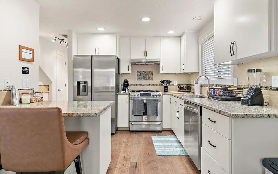Building Photo - 3541 N Plantation River Dr