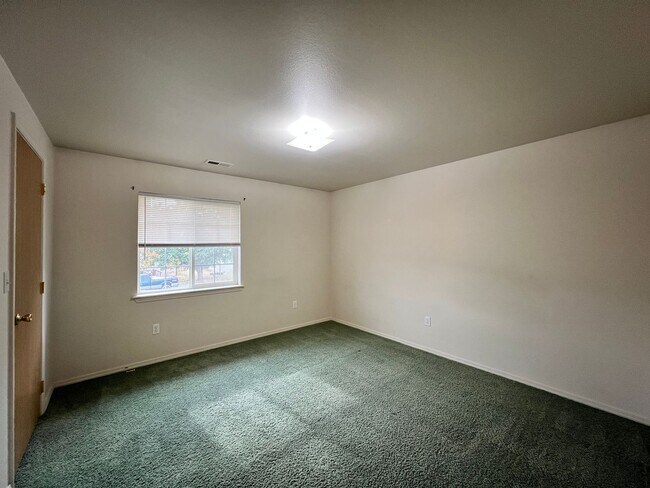 Building Photo - 1713 W Fern Dr