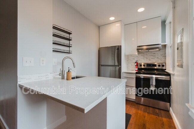 Building Photo - 2902 Porter St NW