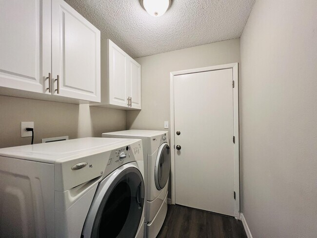 Building Photo - 1072 Gould Pl