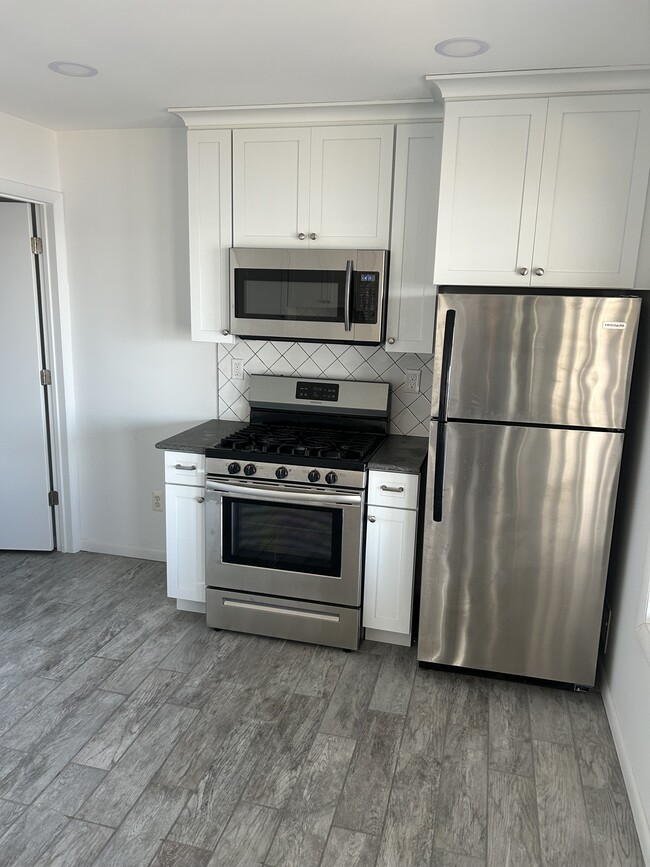 Building Photo - 46 S Bay Ave