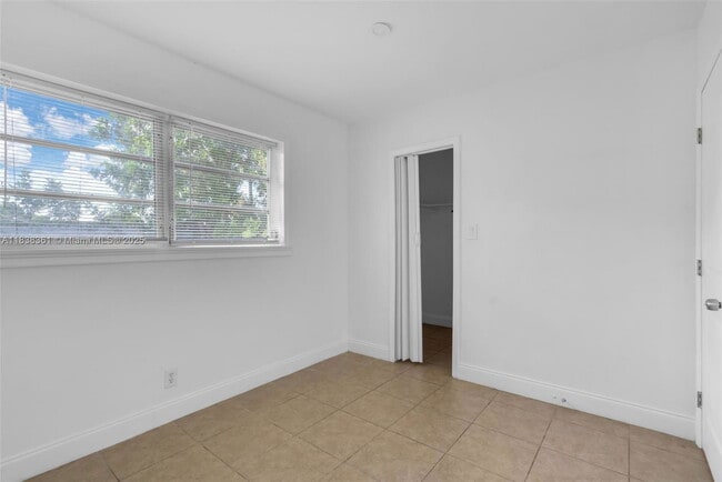 Building Photo - 3171 NW 16th St