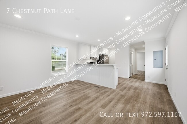 Building Photo - 7 Chestnut Path Ln