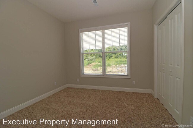 Building Photo - 2028 Walden Pond Way