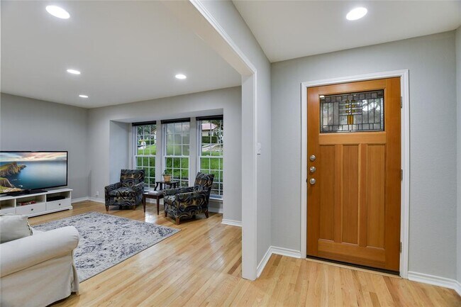 Building Photo - 7615 Rockpoint Dr