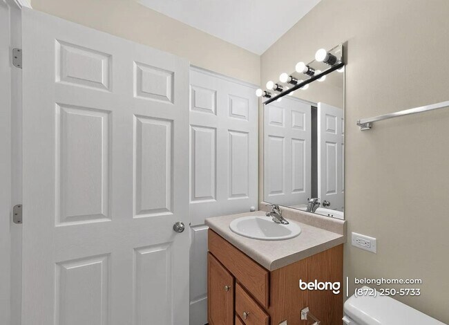 Building Photo - 1420 Stonebridge Cir