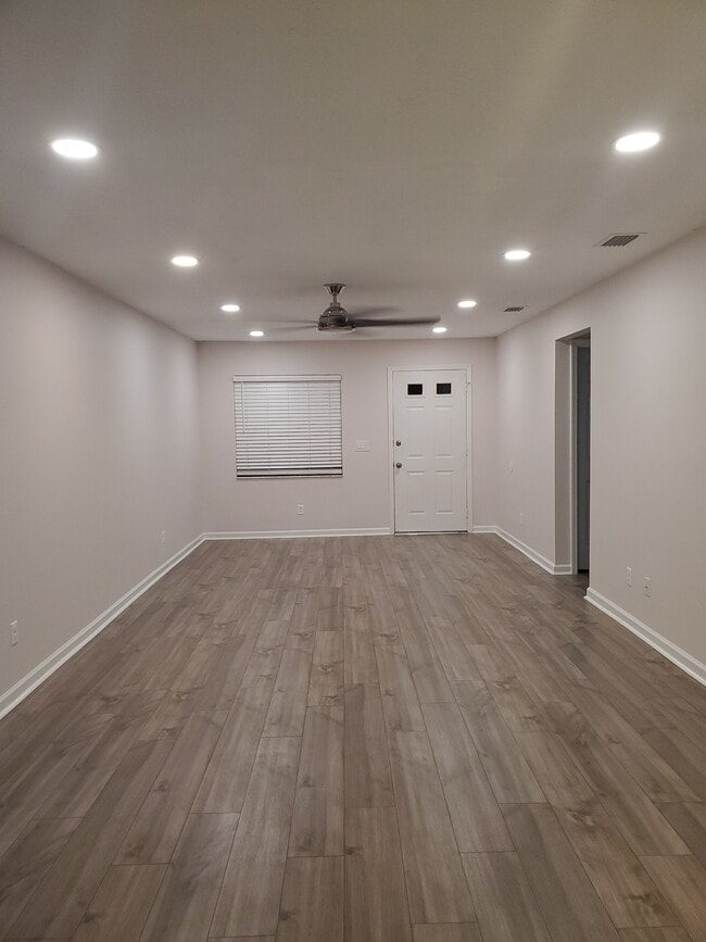 Building Photo - 1004 Egret Ct