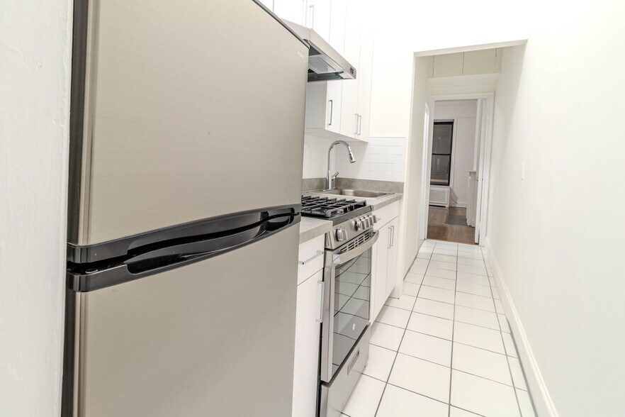 Building Photo - 318 E 53rd St