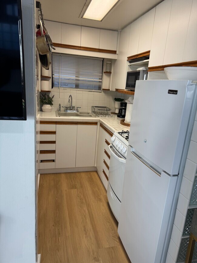 Building Photo - 468 27th St