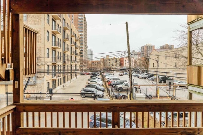 Building Photo - 4235 N Kenmore Ave