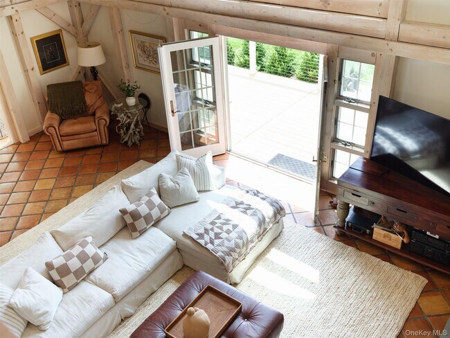 Building Photo - 121 Queechy Lake Dr