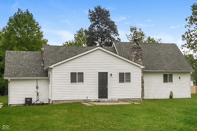 Building Photo - 2008 N Bazil Ave