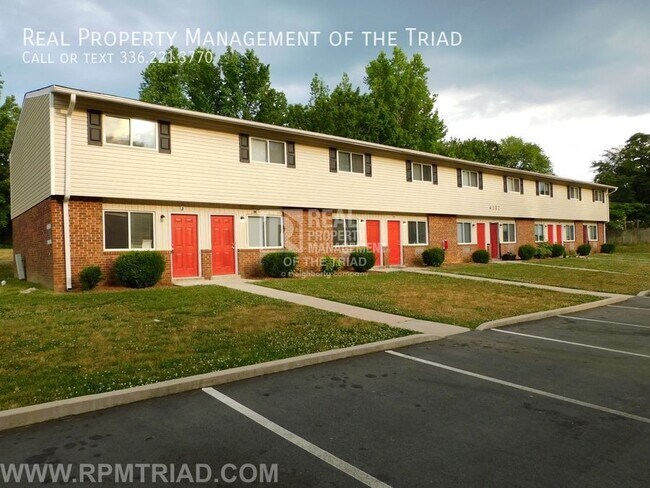 Primary Photo - 4302 Parker St