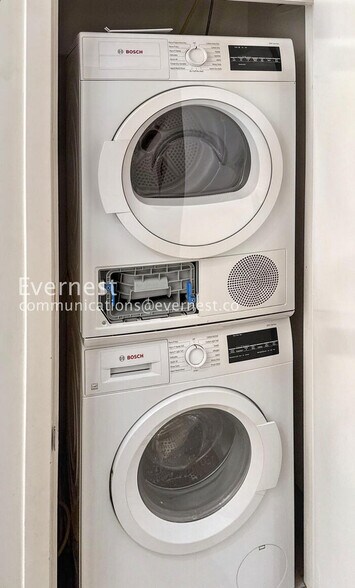 Building Photo - 21 E 6th St