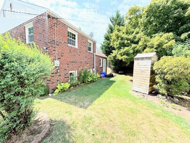 Building Photo - 911 Inverness Ln