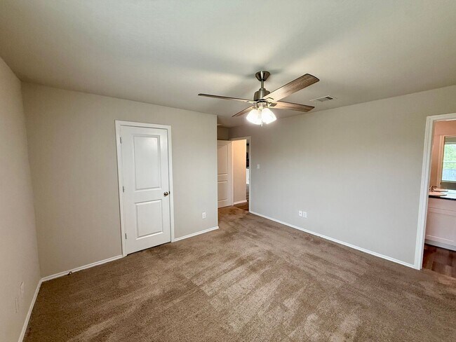 Building Photo - Gorgeous 3-bedroom, 2 Bathroom, Minutes from Randolph AFB