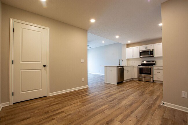 Building Photo - 2 Bedroom / 2.5 Bath Town Home Recently Built with Garage and Washer/Dryer!