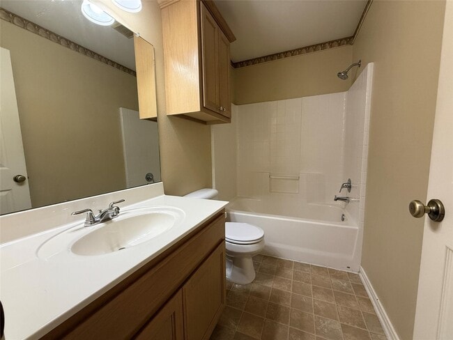 Building Photo - 211 Riata