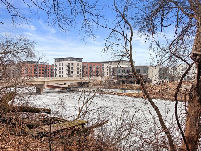 Building Photo - Updated 3 Bed / 1 Bath Duplex — Lower East...