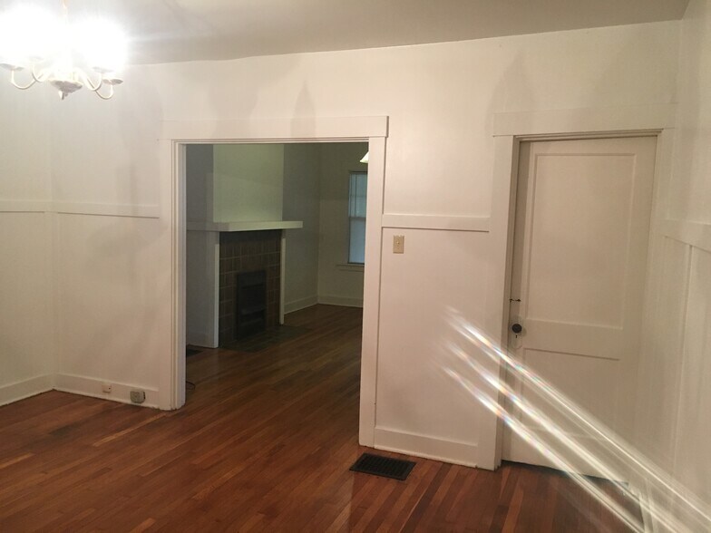 Building Photo - 912 Kennebec St