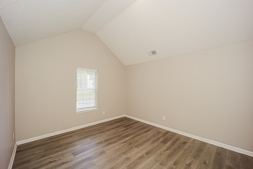 Building Photo - 426 Pecan Wood Cir