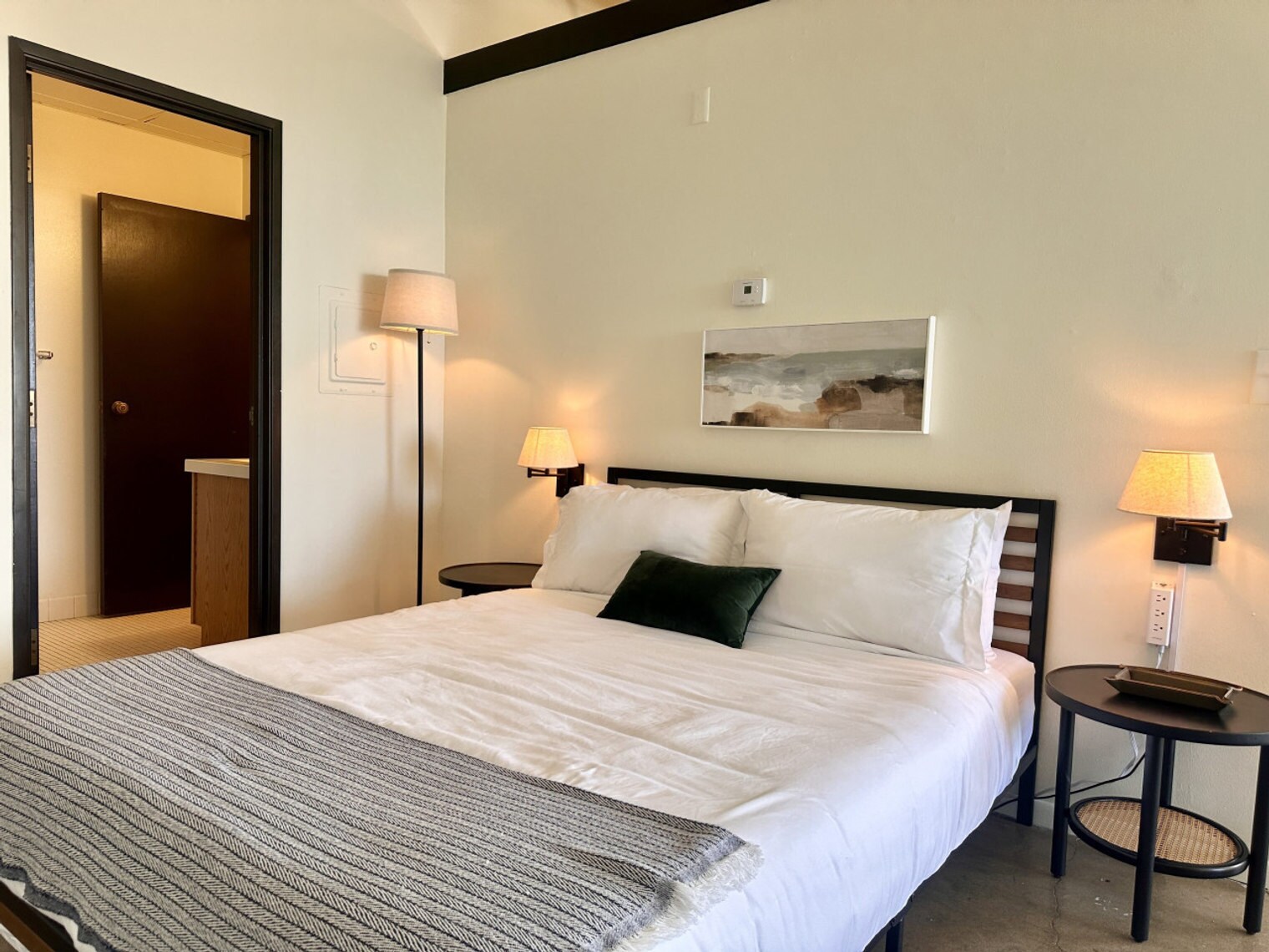 Building Photo - 823 N 2nd St