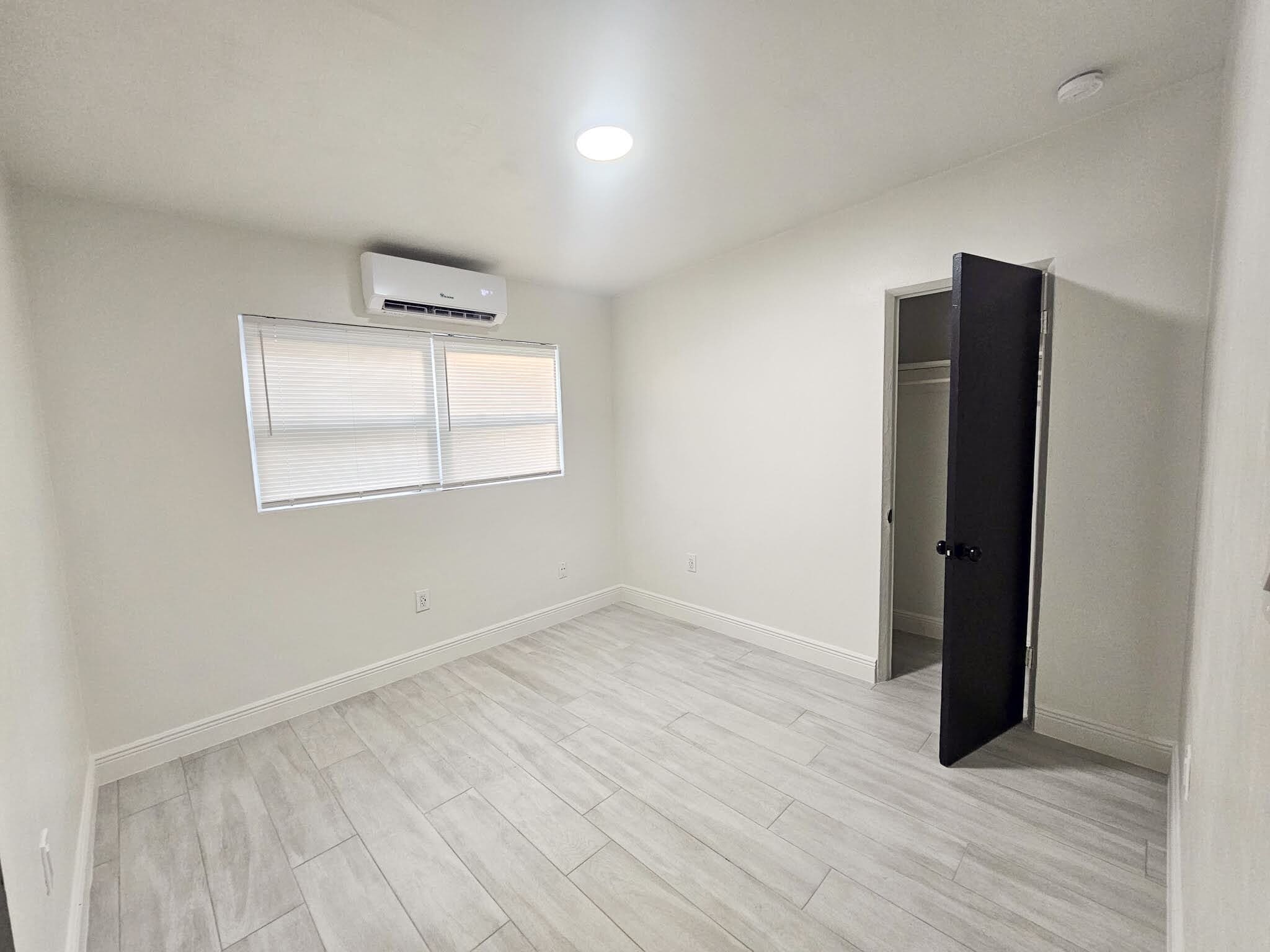 2nd room - 1103 E South St