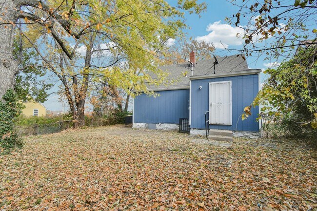 Building Photo - 3414 Elmwood Ave