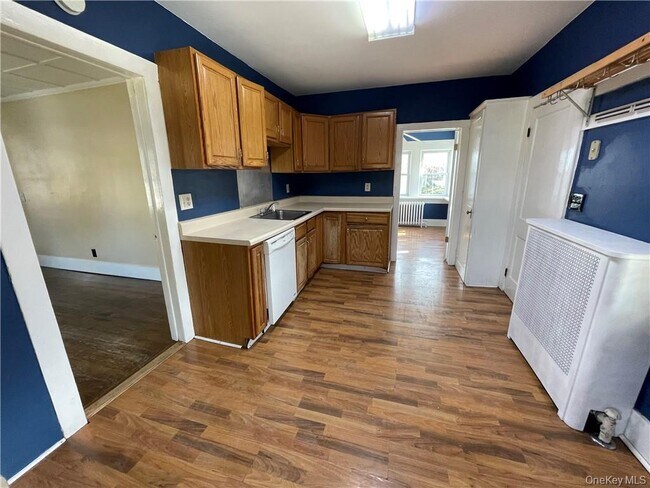 Building Photo - 10 Murray Ave