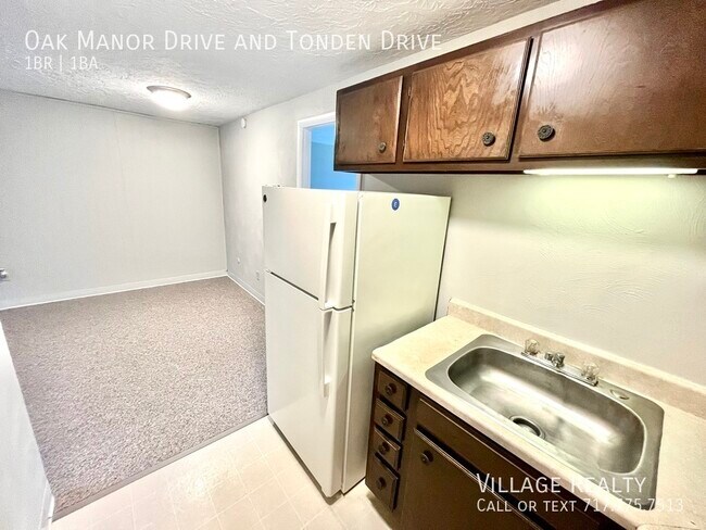 Building Photo - FEW STEPS, No one above or below! Cozy 1-B...