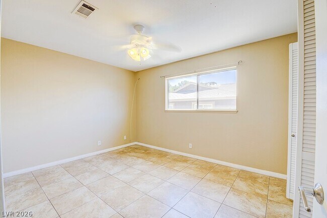 Building Photo - 3990 E Syracuse Dr