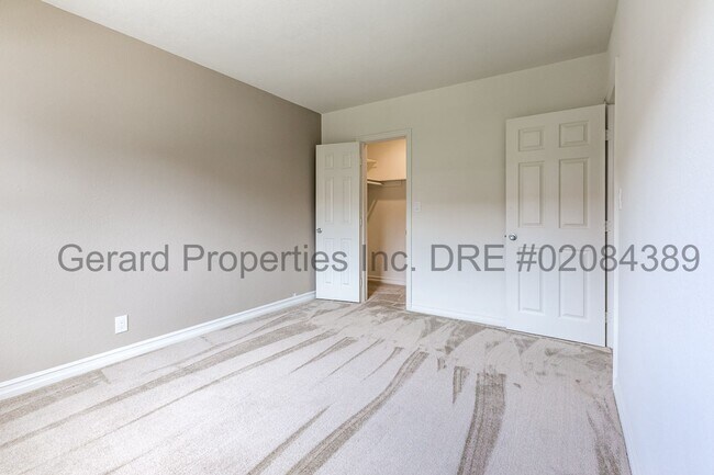 Building Photo - 2213 Florida St