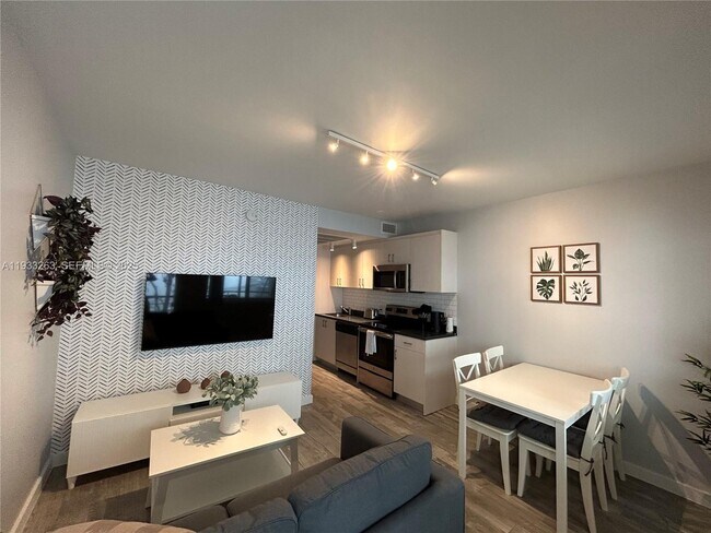 Building Photo - 1035 Euclid Ave