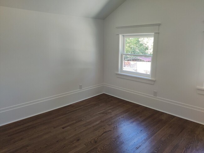 Building Photo - "Spacious 4-Bedroom Home on Pennock Avenue...